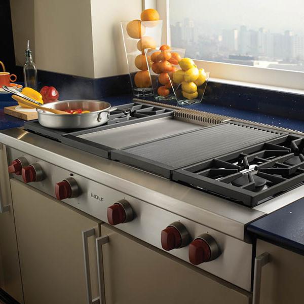 Wolf SRT484CG 48 Built In Gas Rangetop with 4 Sealed Burners Charbroiler and Griddle Furniture and ApplianceMart Cooktop Gas